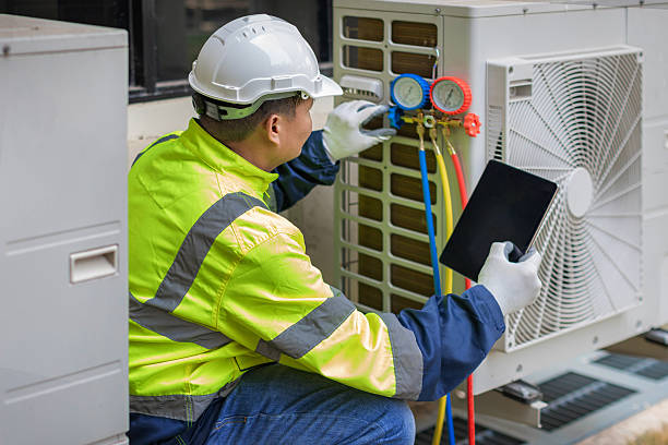 Professional Hvac Installation technician working in Hampton, FL